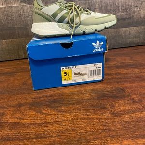 Boys size 5 1/2 adidas sneakers